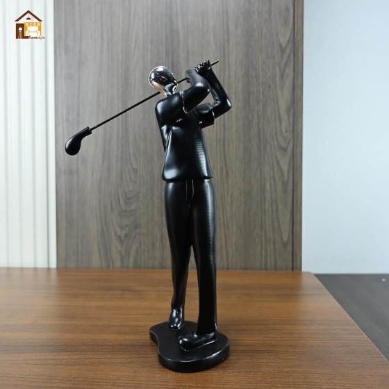 Decorative items on the shelf