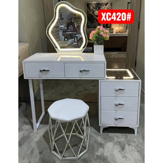Makeup table #XC420